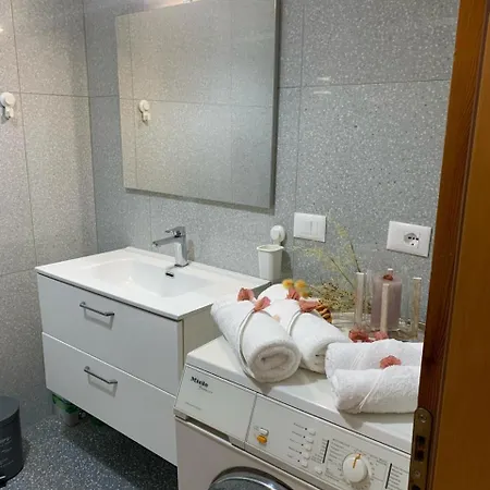 Apartment Tomi's